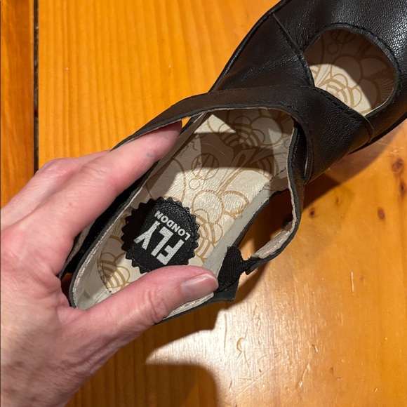 FLY LONDON 38 Black Wedge Yogo Criss-Cross Strap Shoes - Picture 4 of 8